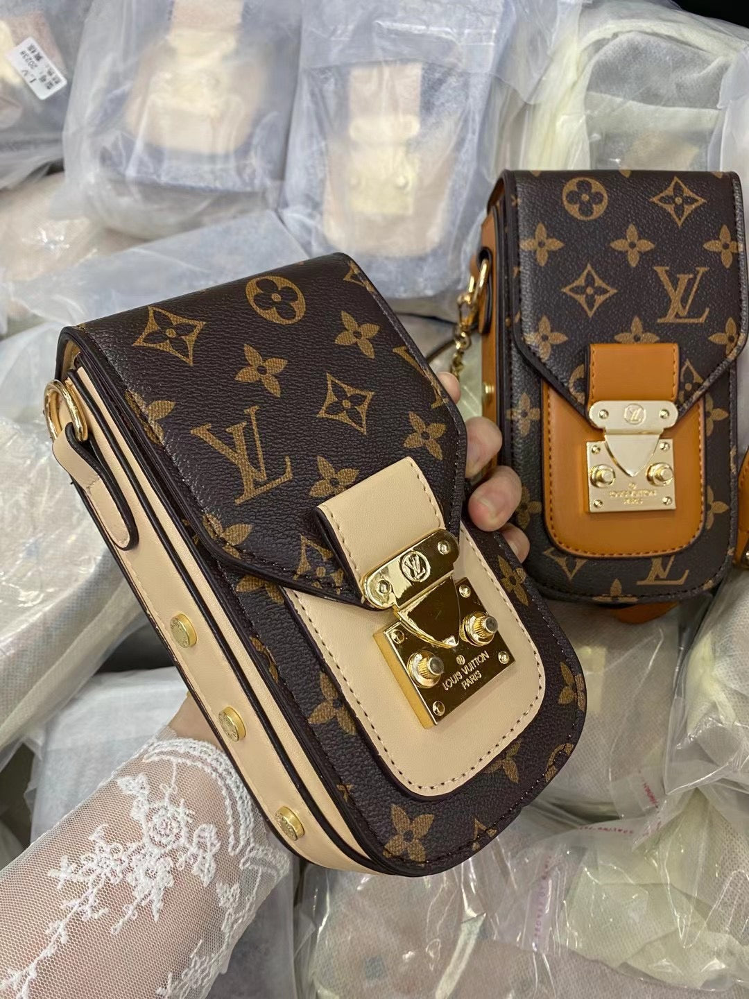 High-quality LV phone pouch and chain set